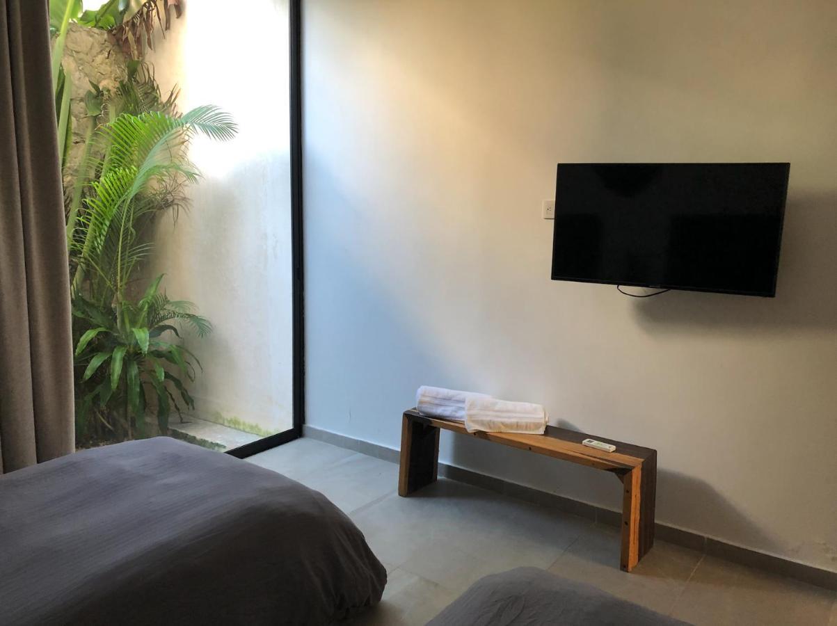 Luxury Jungle 2bd Condo, Fast Wifi, Private Pool Apartment *